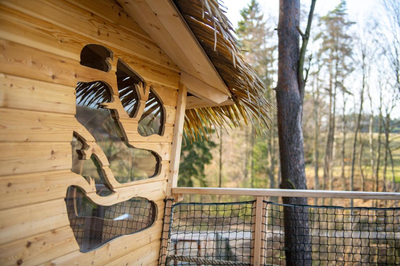 Hotel Treehouse U Rybnika à Osecna Extérieur photo