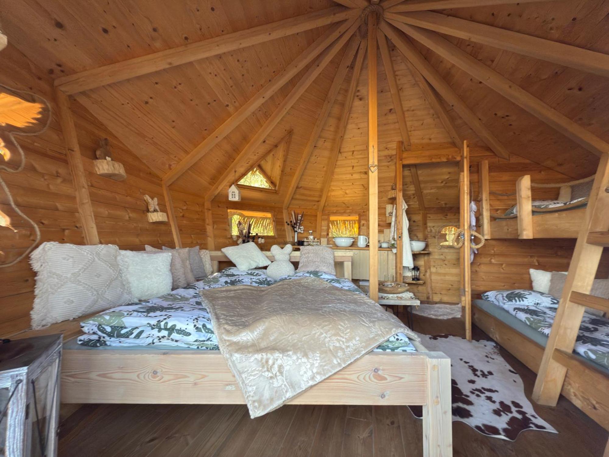 Hotel Treehouse U Rybnika à Osecna Extérieur photo