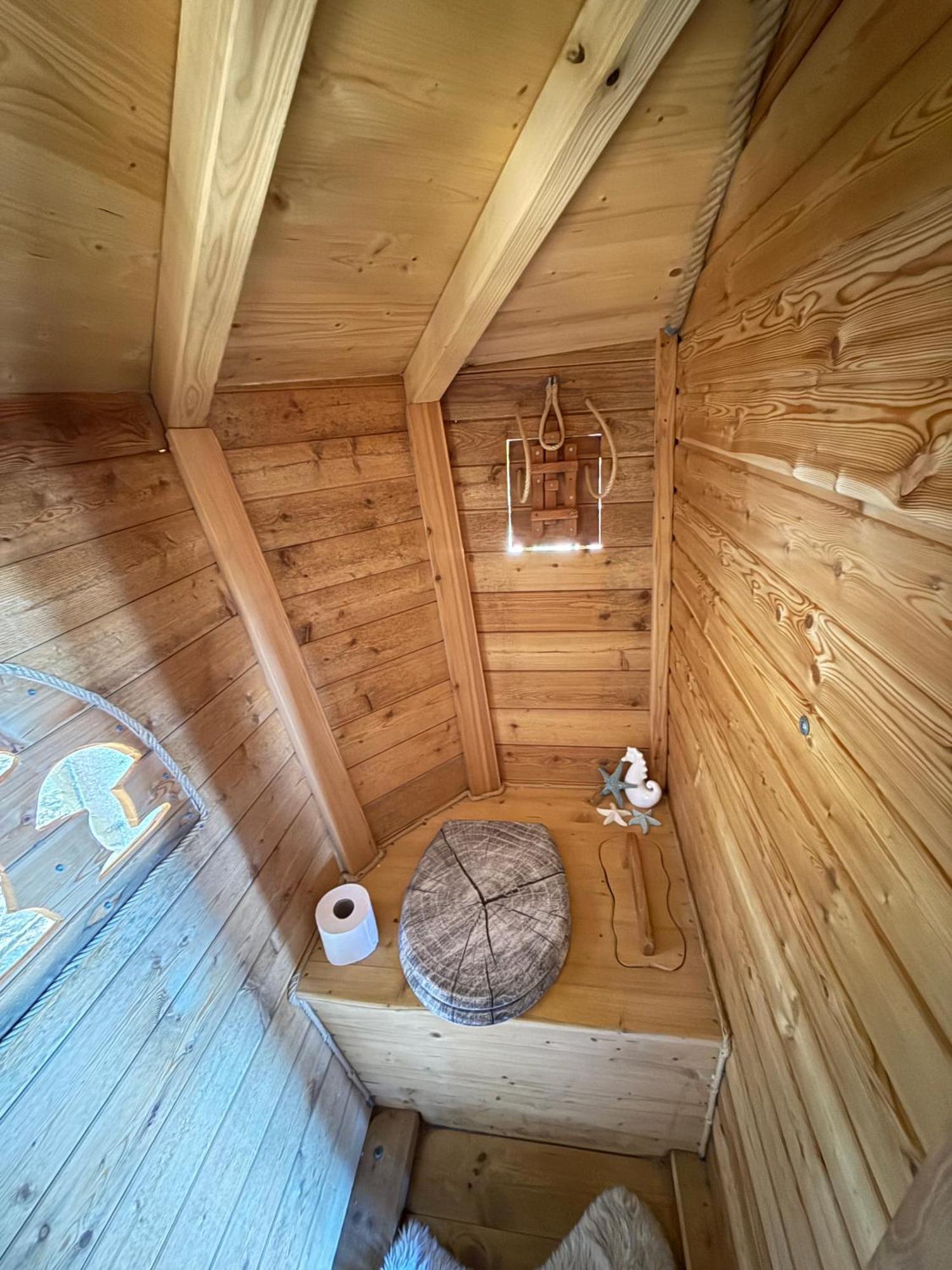 Hotel Treehouse U Rybnika à Osecna Extérieur photo